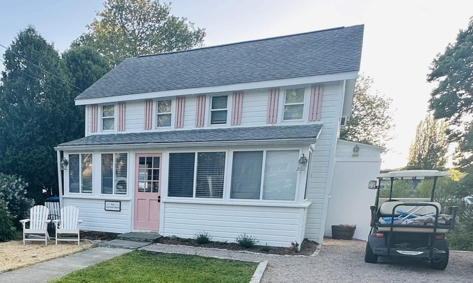 Old Lyme Cottage | Point O Woods Cottage