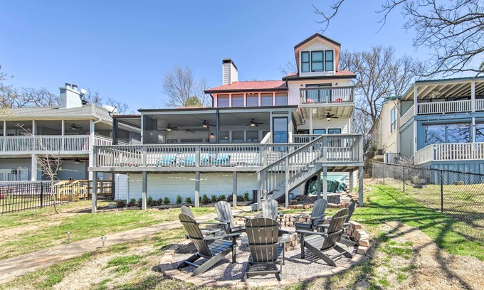 Cedar Creek Reservoir House | 'Point of View' Cedar Creek Lake Home: Dock!
