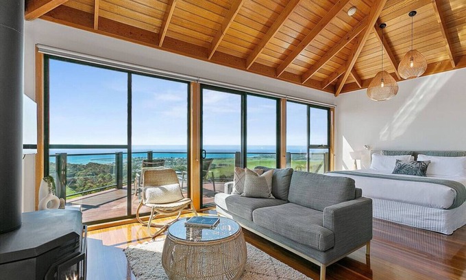 Apollo Bay Villa | Point of View Villa 1 of 5 - Luxury for Couples