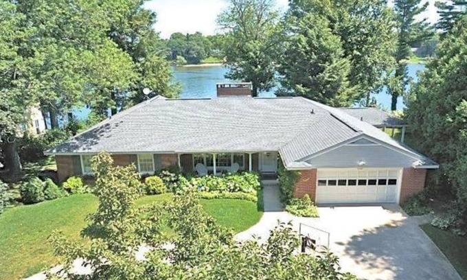 Spring Lake House | Point of Viewe