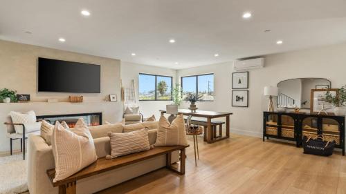 Point Loma Heights House | Point View Retreat by AvantStay Modern Coastal Retreat Near Sunset Cliffs Ocean Beach