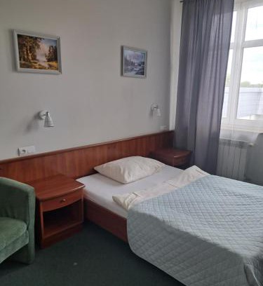 Tomaszow Mazowiecki Apartment | Pokoj dwuosobowy z łazienka