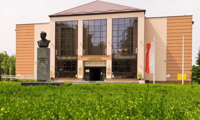 Wierzchoslawice Resort | Pokoje Gościnne w Centrum Kultury Wsi Polskiej