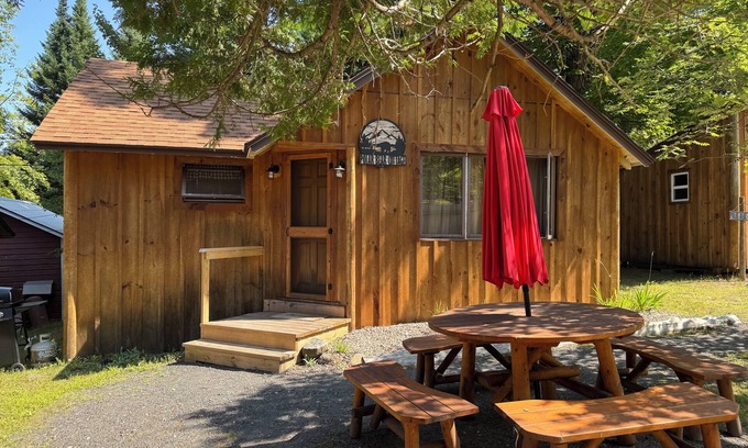 Inlet Cabin | Polar Bear Cabin at The Bears Cottages