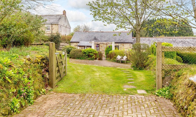 Lower Trengale Cottage | POLDARK COTTAGE, romantic, character holiday cottage in East Taphouse