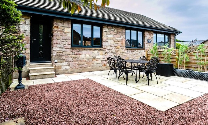 Beadnell House | Polished Pebble