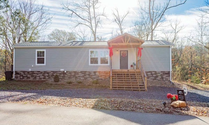 Kodak House | Pollard Place 2BR 2 BA Smokies Winterfest