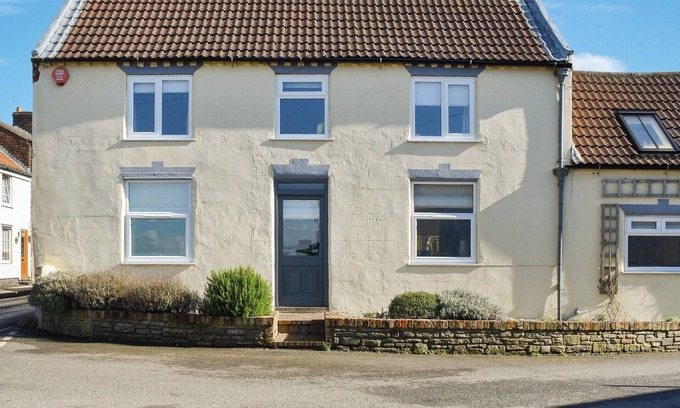 Bempton Cottage | Polly's Parlour - UK47038
