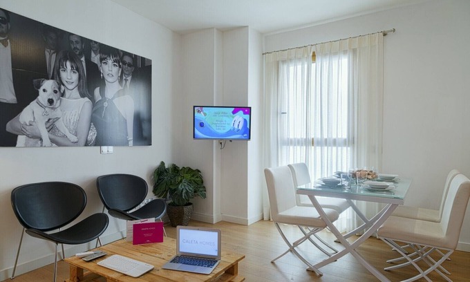 La Malagueta Apartment | Pompidou Boutique Apartment with Terrace 1B