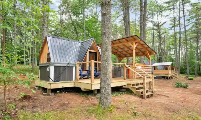 Oxford Cabin | Pond And Pine