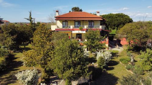 Thermaikos Apartment | Pond and Pines, by nice house by the sea!