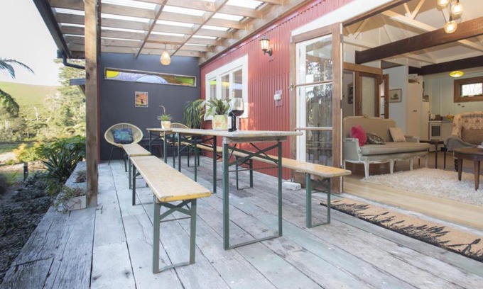 Oakura House | POND COTTAGE - Private & Tranquil