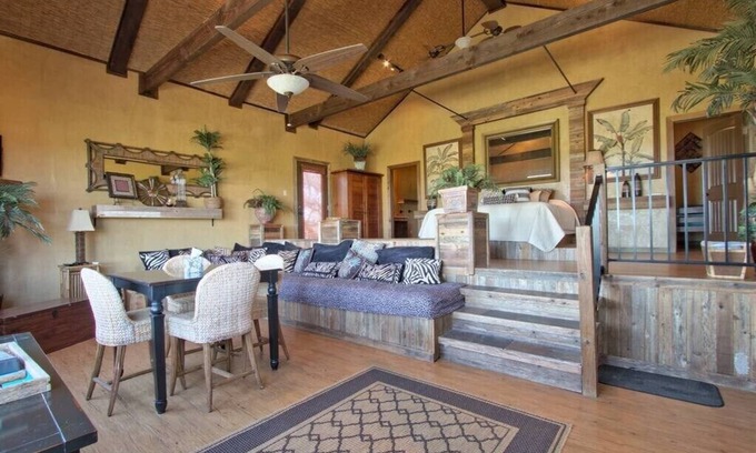 Bergheim House | Pond House Bungalow at Bergheim Ranch