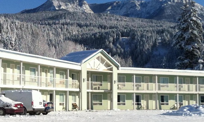 Golden Hotel | Ponderosa Motor Inn