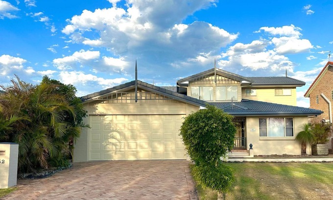 Yamba House | Ponderosa | Pet Friendly Waterfront