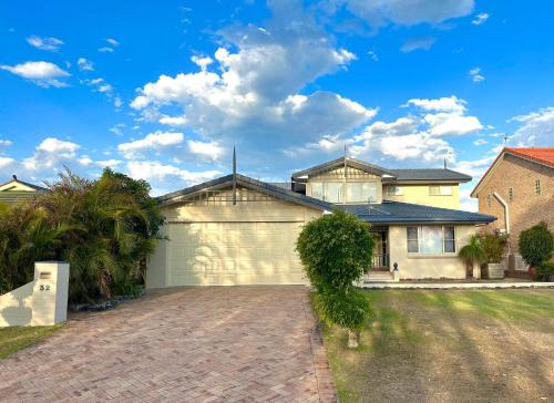 Yamba House | Ponderosa - Pet Friendly Waterfront