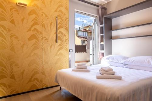 Oltrarno Apartment | Ponte Vecchio Terrace Suite with Jacuzzi