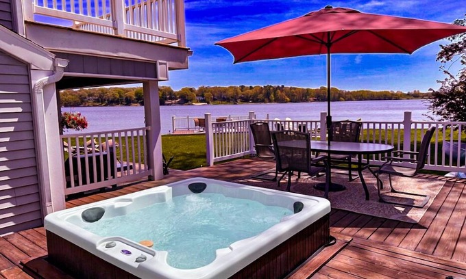 Norton Shores House | PONTOON BOAT NOW INCLUDED! 7 BEDS, HOT TUB Updated Lakefront Cottage - Book Now