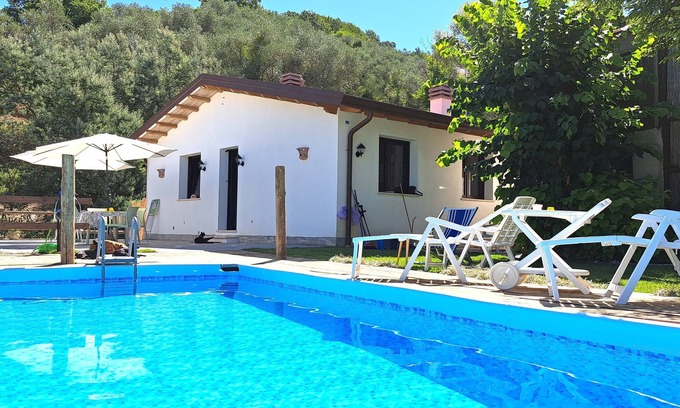 Stiava Villa | Pony's Cottage in Tuscan hills facing the sea