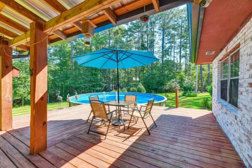 Newnan House | Pool and Deck Pond-View Getaway in Newnan!
