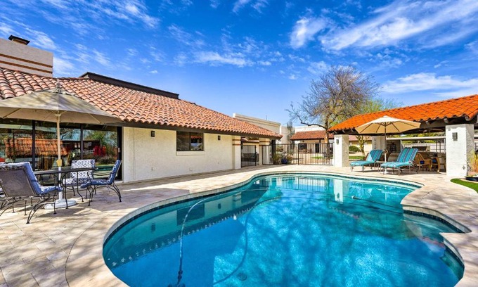 Saddleback Hills House | Pool and Putting Green Pet-Friendly Glendale Home