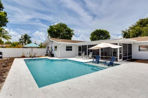 Hunt Club House | Pool and Screened-In Patio Tropical Florida Abode