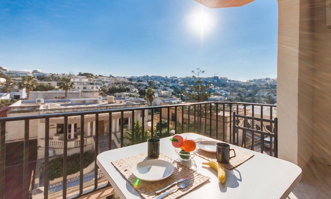 Santa Maria Estate Apartment | Pool and Sea, charming Merill Apart 4, Mellieha, Malta