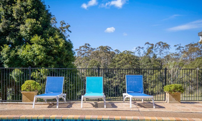 Bucca House | Pool, BBQ, WI-FI, Pool Table, Peaceful Rural Setting, Drive to Beach and Shops
