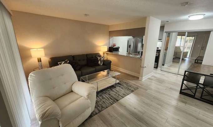 Tallahassee Apartment | POOL! Clean-2 miles to FSU!