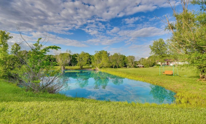 Stoutsville Apartment | Pool & Fishing Access: Apt Near Mark Twain Lake