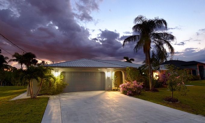 Fort Myers Shores House | Pool Home in Fort Meyers