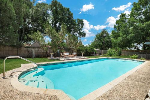 Castle Hills House | Pool Home Nr Dt River Walk Alamo Wifi Yard