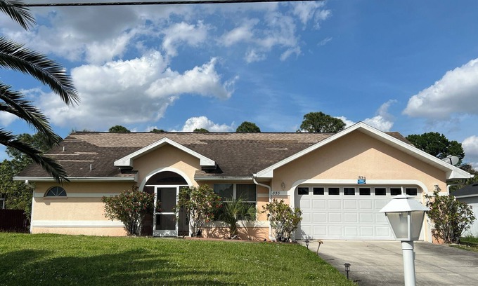 Eisenhower House | Pool Home- relaxing - family friendly - pet friendly.