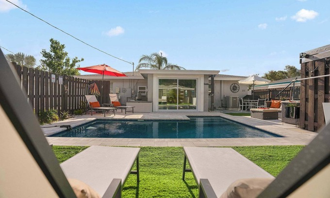 Clearwater House | Pool-Hot Tub-Close to the Beach-Pet friendly