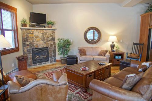 Steamboat Springs House | Pool & Hot Tubs, 2 Living Rooms, City Shuttle, Washer, Dryer
