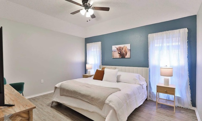 Abilene House | POOL house 6 min to ACU/Airport