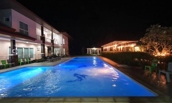 Lan Saka Hotel | Pool House Lanska
