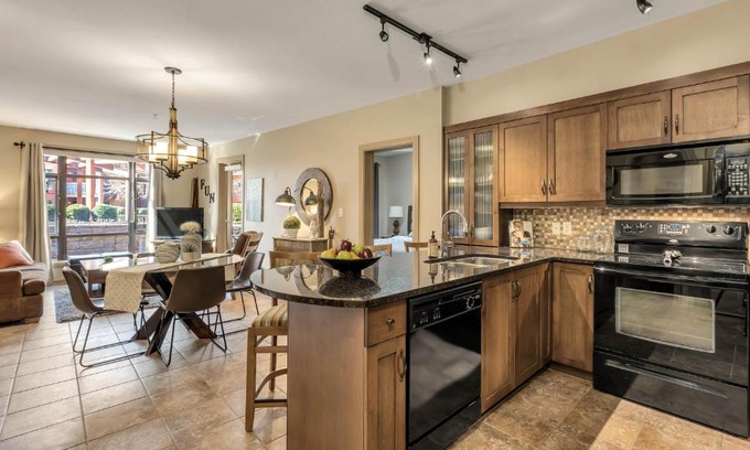 South Pandosy Apartment | Pool Level 3 bedroom at Fabulous Resort #331