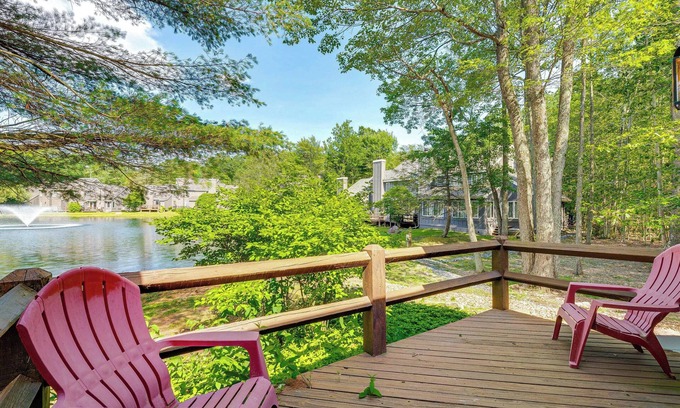 White Haven Condo | Pool & Marina Access: Condo w/Deck in Jim Thorpe