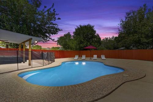 West San Antonio House | Pool Oasis by Seaworld 5 Bedrooms Game room