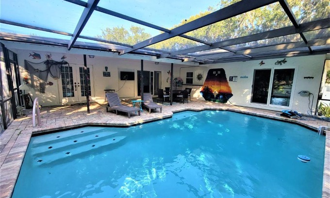Tarpon Springs House | Pool pet-friendly close to beaches attractions