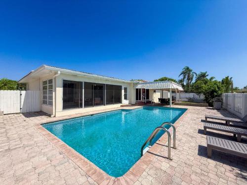 Barrington Hills House | Pool Pet Friendly Game Room
