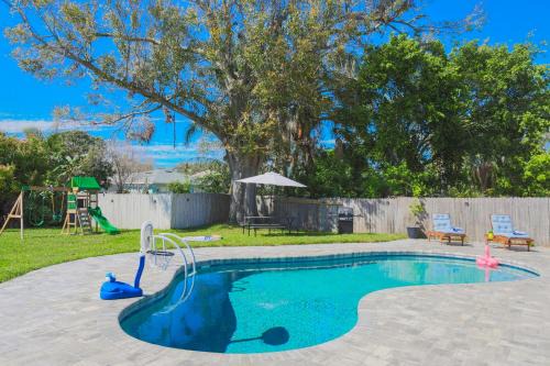 Clearwater House | Pool, Playset, 15 min to Pier 60 at Cove Cay Oasis