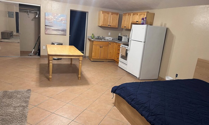 Story Apartment | Pool studio #2 with WiFi & AC in Downtown Phoenix