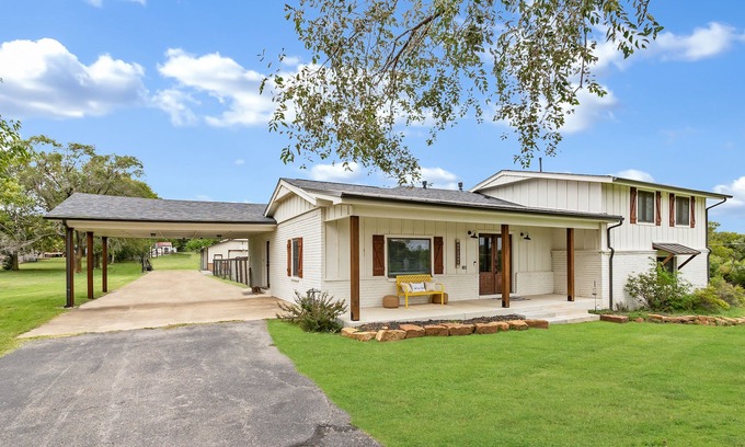 Oakhurst House | Pool Table, Fireplace, Patio, Office