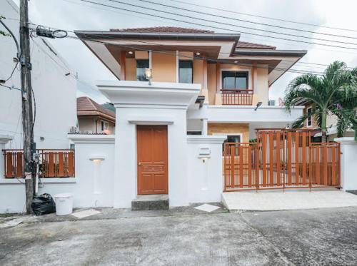 Nanai Road Villa | Pool Villa Tambon Patong