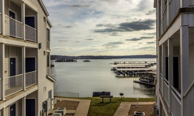 Village of Four Seasons Apartment | Pool | WiFi | Lake Front| Sleeps 6 | MM 13 (631DC)