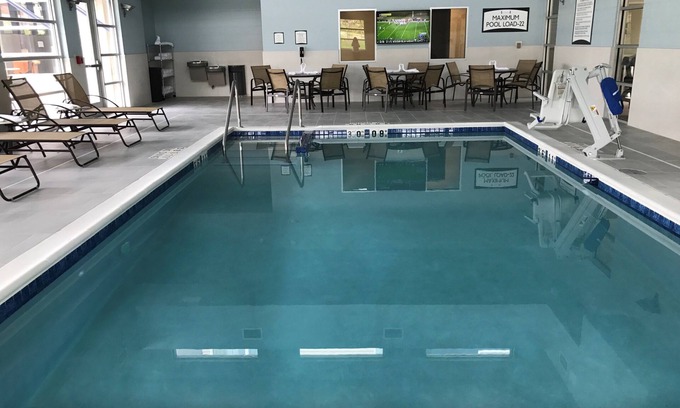 Madison Apartment | Pool with Slide. Great for Business Travelers!
