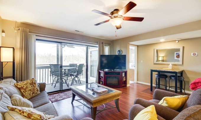 Osage Beach Condo | Pools, Marina & Grill: Osage Beach Condo!