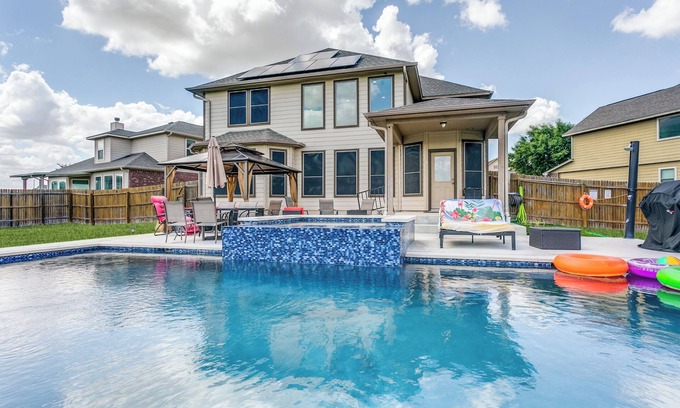 Converse House | Poolside bliss, located in the center of San Antonio